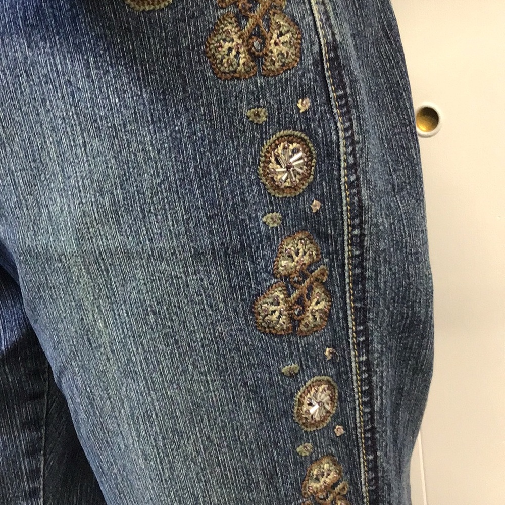 Patterned Brown V-Neck Blouse - Picture 4 of 12